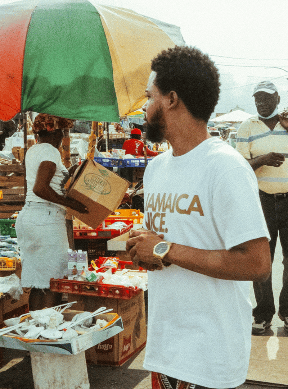 Our rum is made in jamaica, a tropical island well known for Rum distilleries, like Clarendon, where the Canerock rum is produced